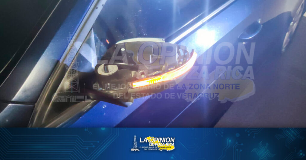 Taxista choca con un auto