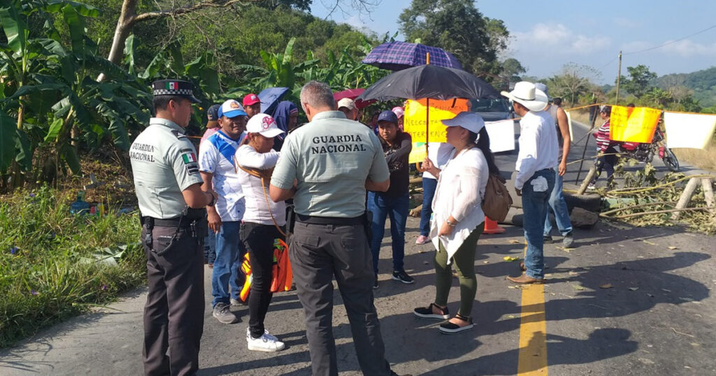 Reinician el bloqueo carretero