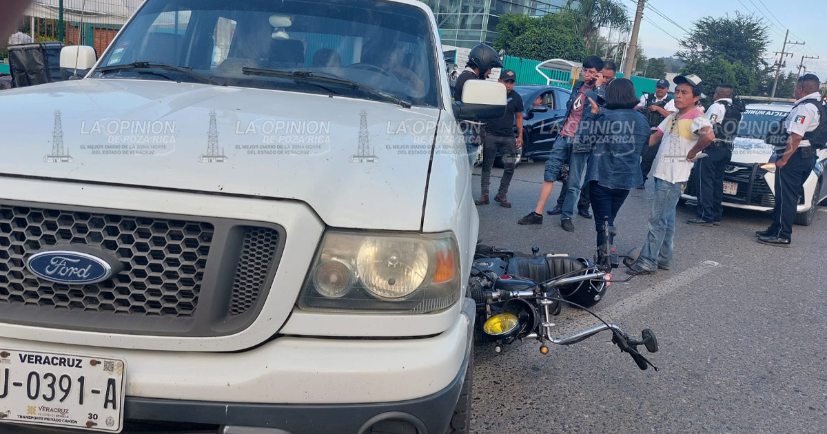 Camioneta Derriba motociclista
