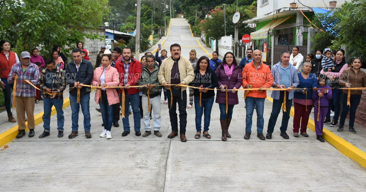 Tecomate tiene otra calle pavimentada