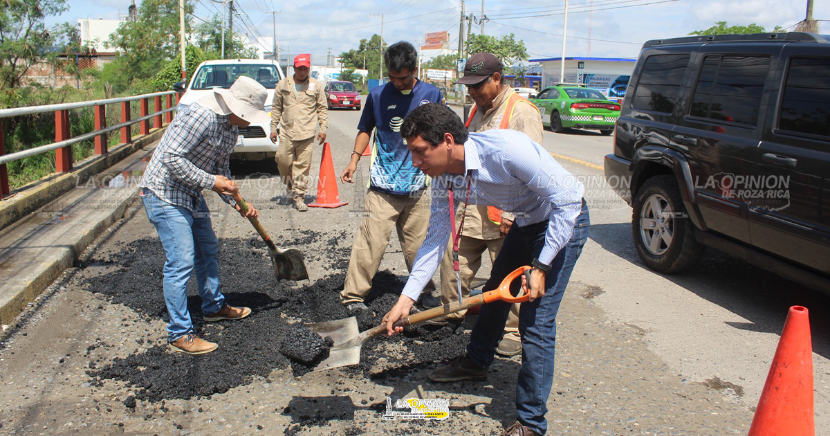 Con asfalto en frío tapan baches en avenidas de Poza Rica