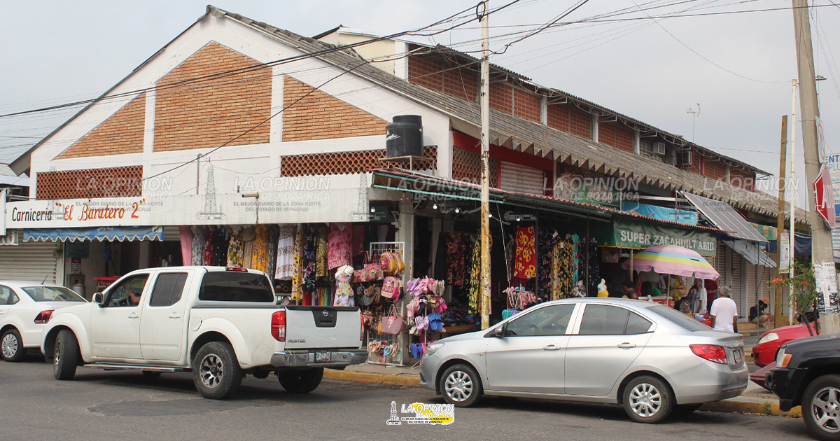 Vuelven a tirar basura afuera del mercado "27 de Septiembre"