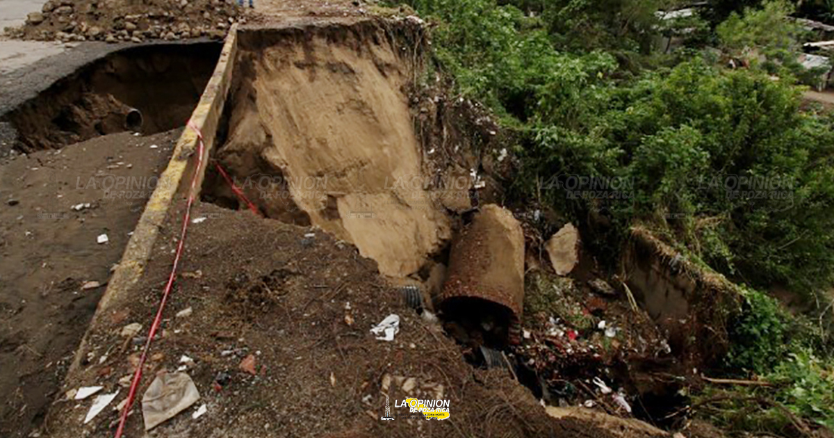 La fuerza de la lluvia provoca deslaves en Veracruz