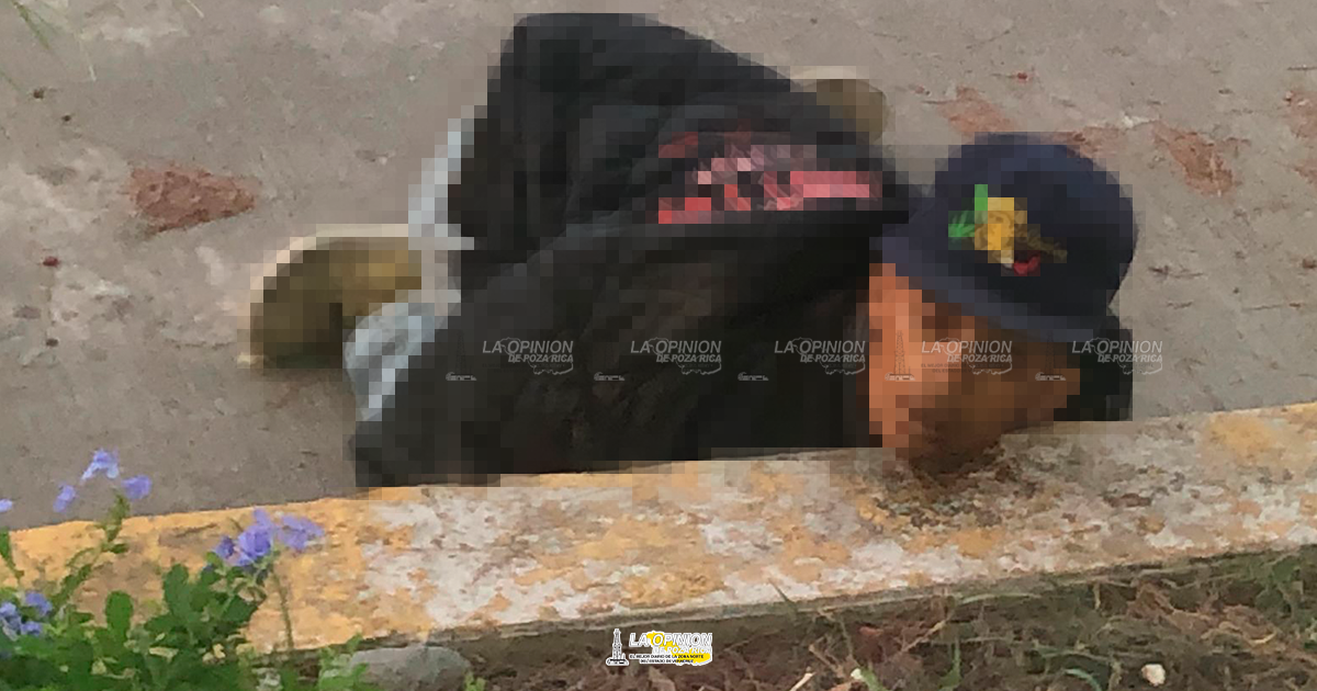 ¡Muere en la vía pública!