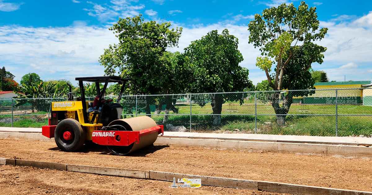 Más de 4MDP en la construcción de nuevo acceso pavimentado