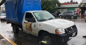 Camioneta de pollos Pancho dió vuelta en “U” en avenida 20 y provocó el accidente.