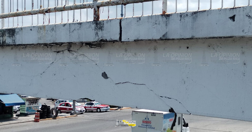 Revisarán puente de 4 y Medio que presenta fracturas