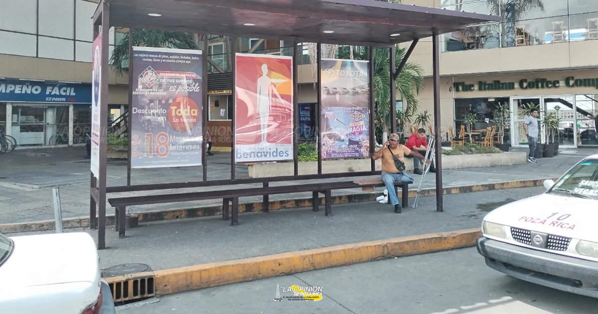 Con parabuses protegen a usuarios de taxis