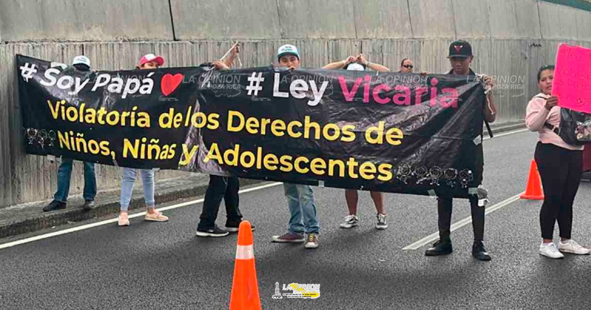 Mujeres se manifiestan en contra de la Ley Vicaria; boquearon el Periférico Sur