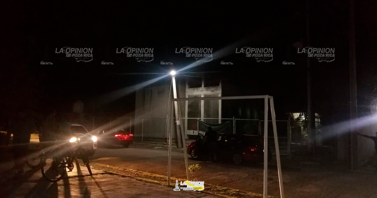 En penumbras; así viven vecinosdel Fraccionamiento Las Palmas.