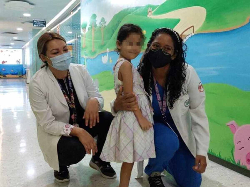 Médicos del IMSS salvan a niña de 4 años que recibió el impacto de una bala perdida en Guerrero