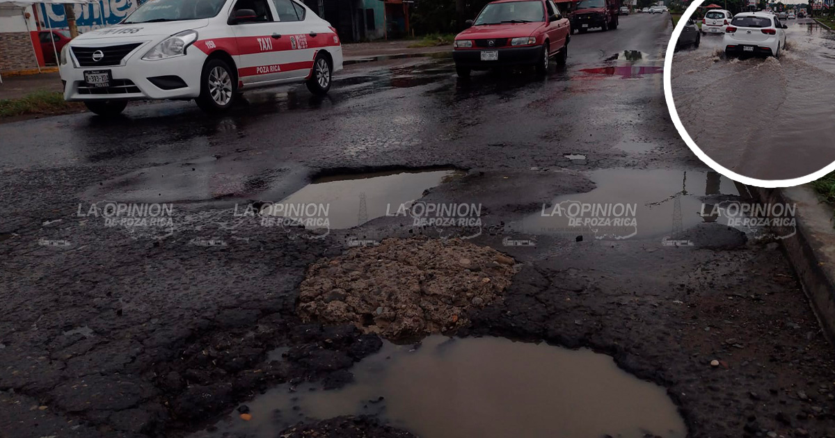 Conductores inconformes por enormes baches sobre bulevar Adolfo López Mateos
