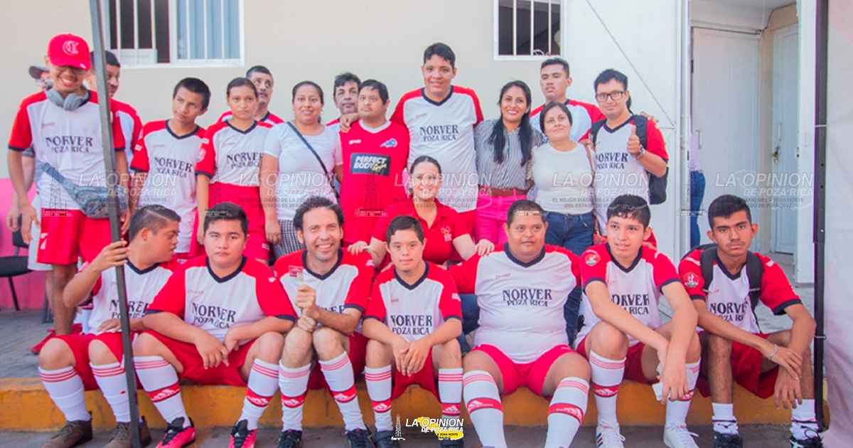 Entregan credencial DIF a futbolistas especiales
