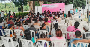 Entrega DIF Municipal lentes graduados a estudiantes de nivel básico
