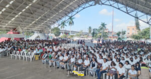 Premian a estudiantes con buen rendimiento escolar