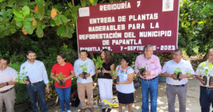 Entrega más de siete mil plantas