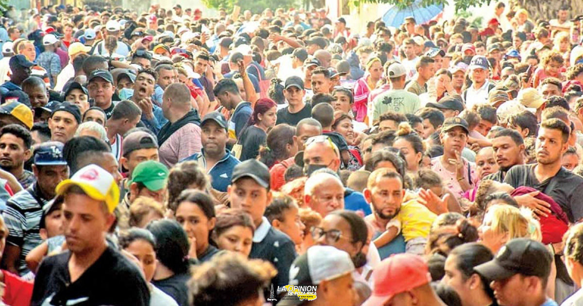 Estampida migrante deja diez lesionados