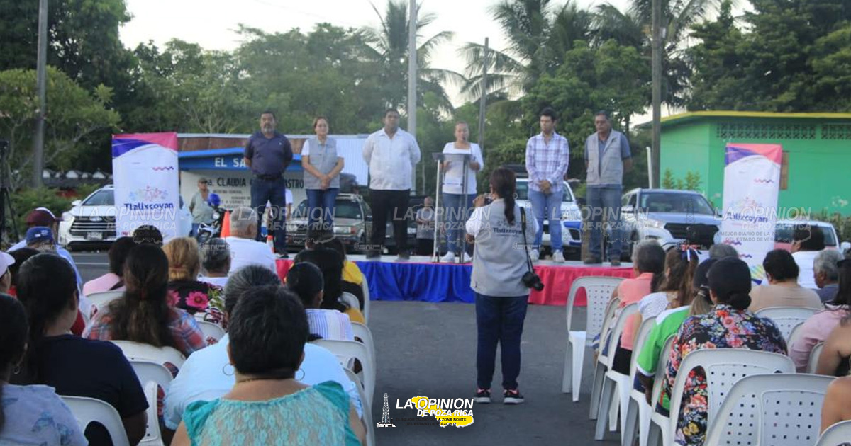 Rehabilitan carretera en Tlalixcoyan dañada por lluvias