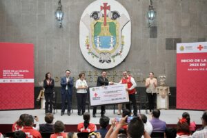 Agradece Gobernador contribución de la sociedad; entrega 5.3 mdp a la Cruz Roja