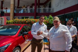 Llegan 3 camiones recolectores de basura y otras unidades motrices