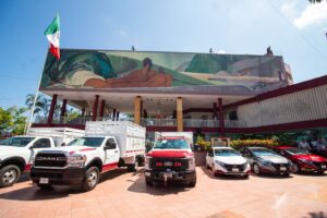 Llegan 3 camiones recolectores de basura y otras unidades motrices