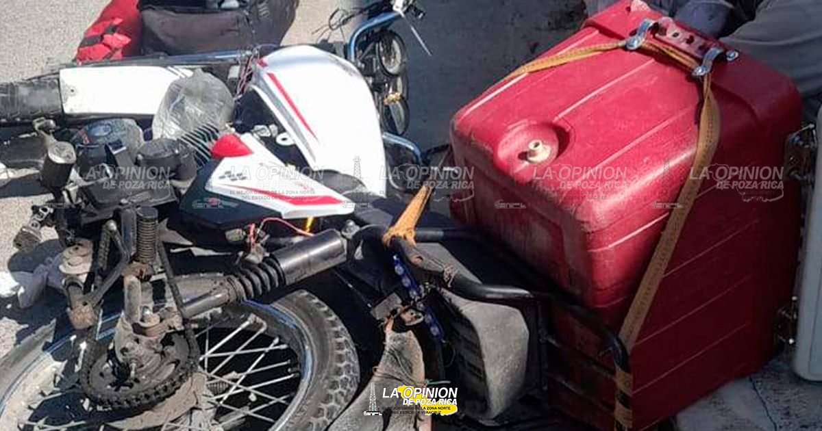 Camioneta derriba a mototortillero