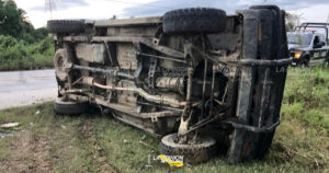 Vuelca camioneta tras ser chocada