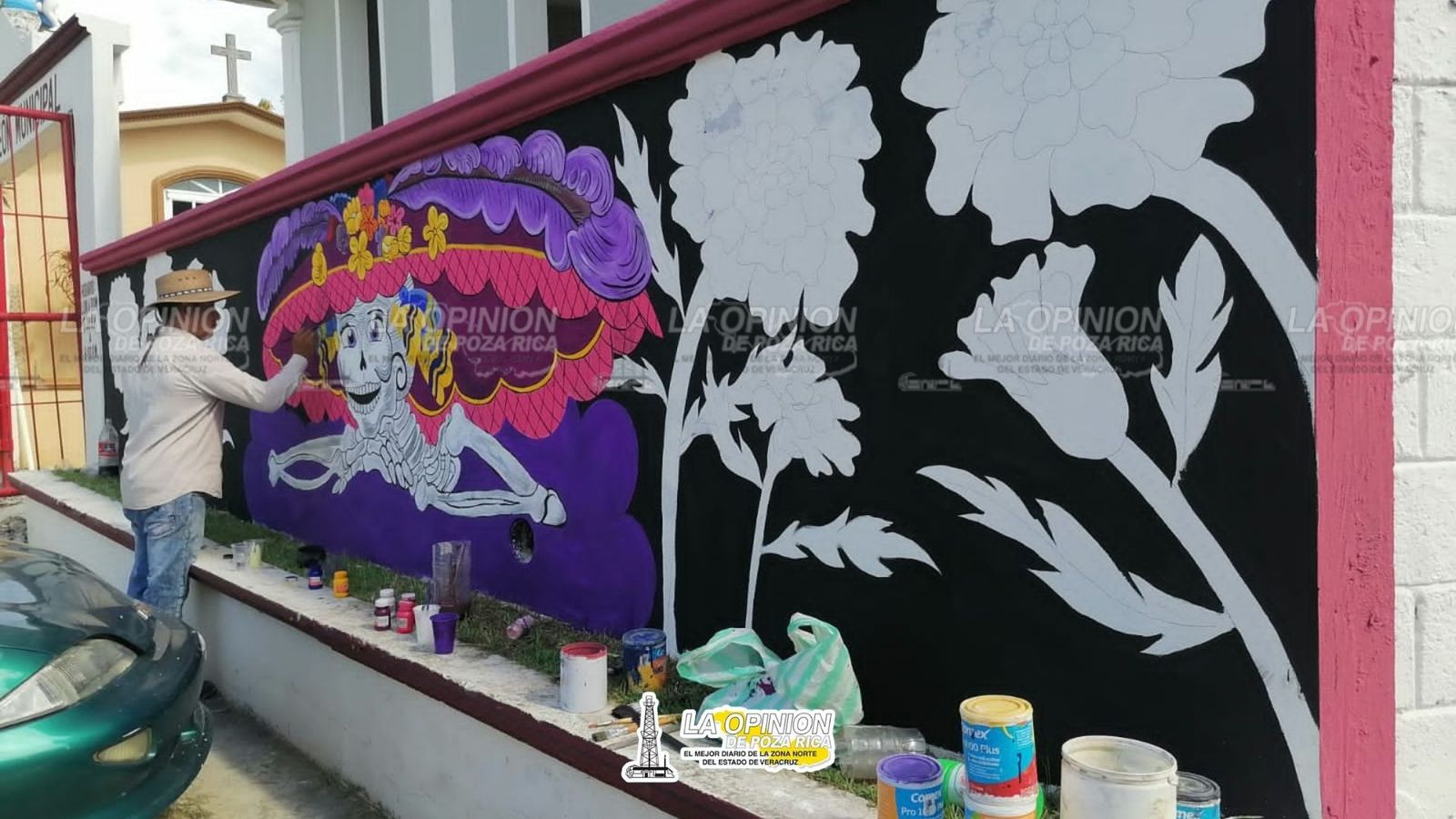 Pintan mural en barda del panteón municipal de Cazones