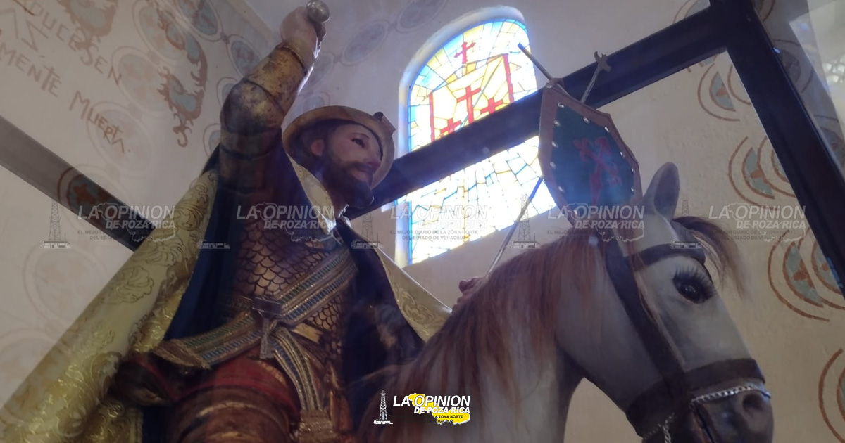¿Que significan las cruces que están en la parroquia y sus colores?