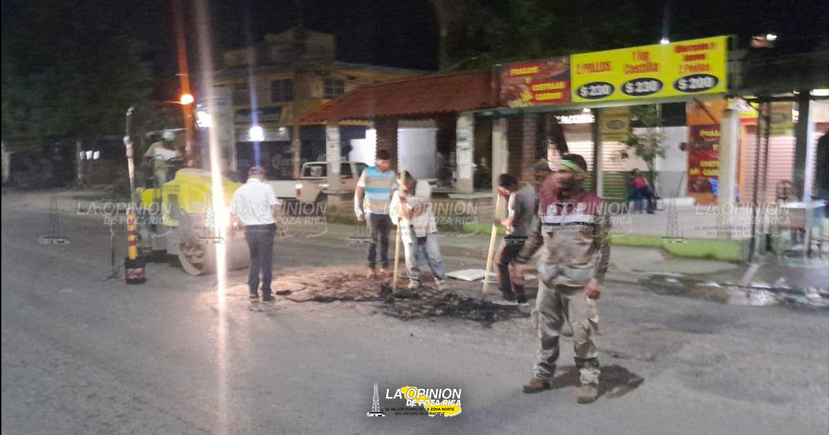 Tapan baches sobre el bulevar Adolfo López Mateos.