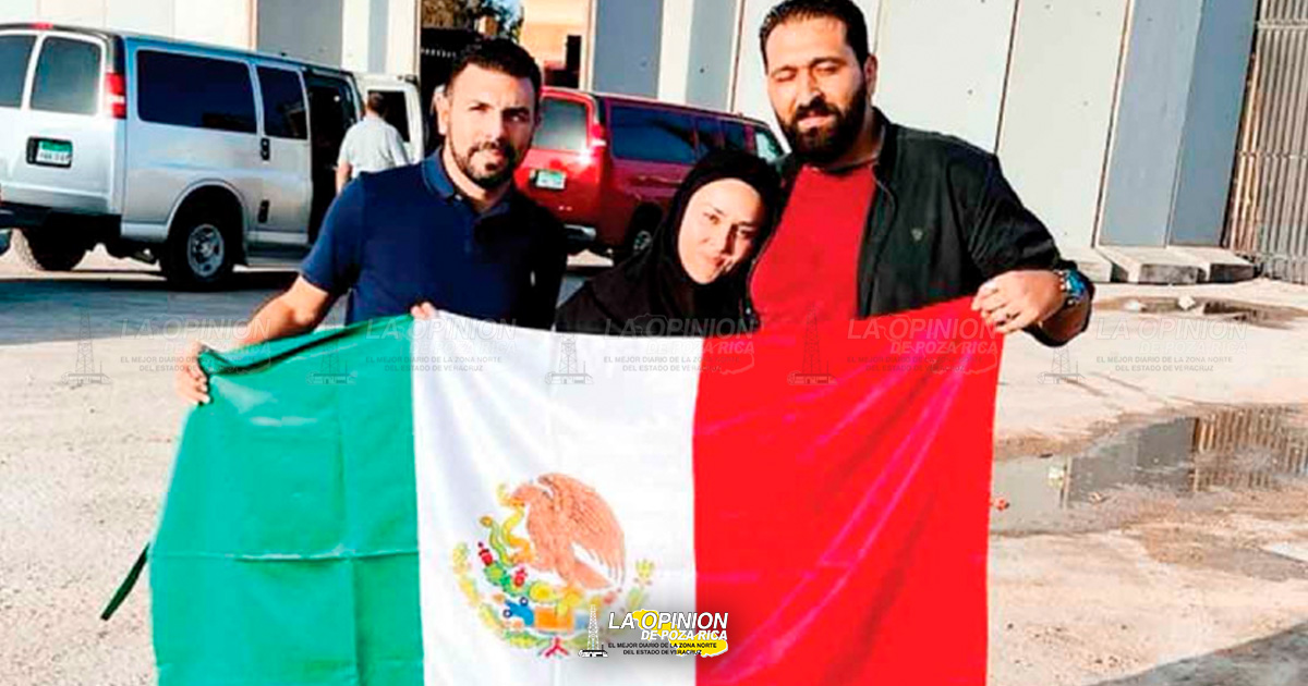 Mexicana logra salir de zona de bombardeos