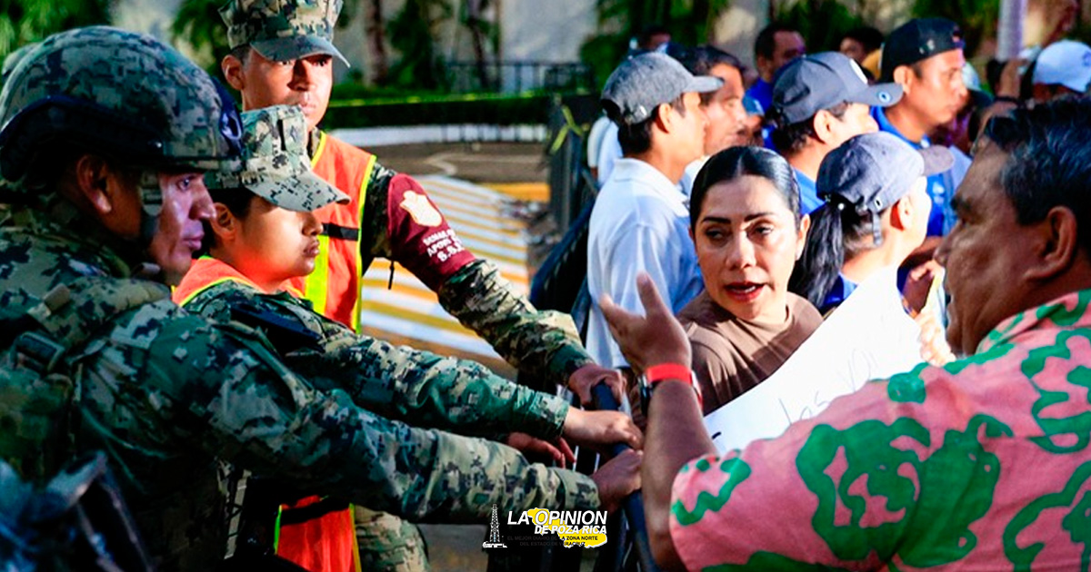 AMLO huye a protestas