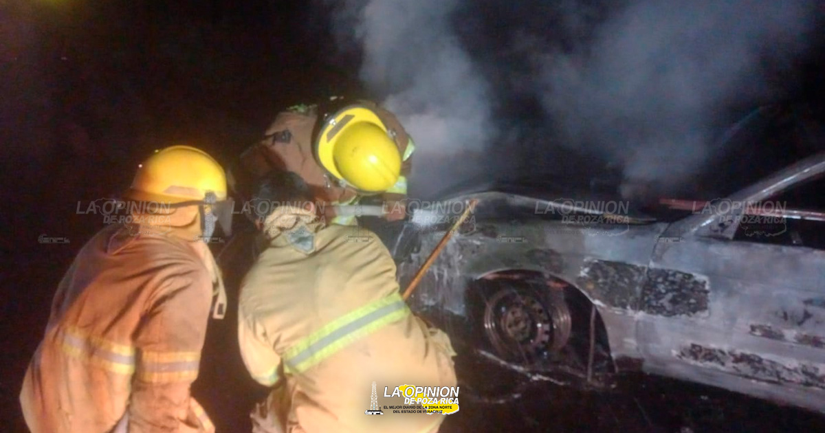 Se incendia taxi en carretera federal 145
