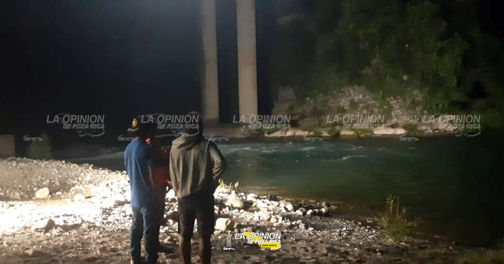 Buzos de Cuetzalan localizan al niño ahogado