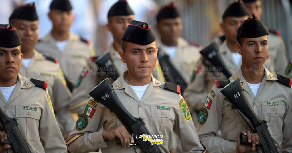 Más de 3 mil personas participaron en el desfile por la Revolución Mexicana