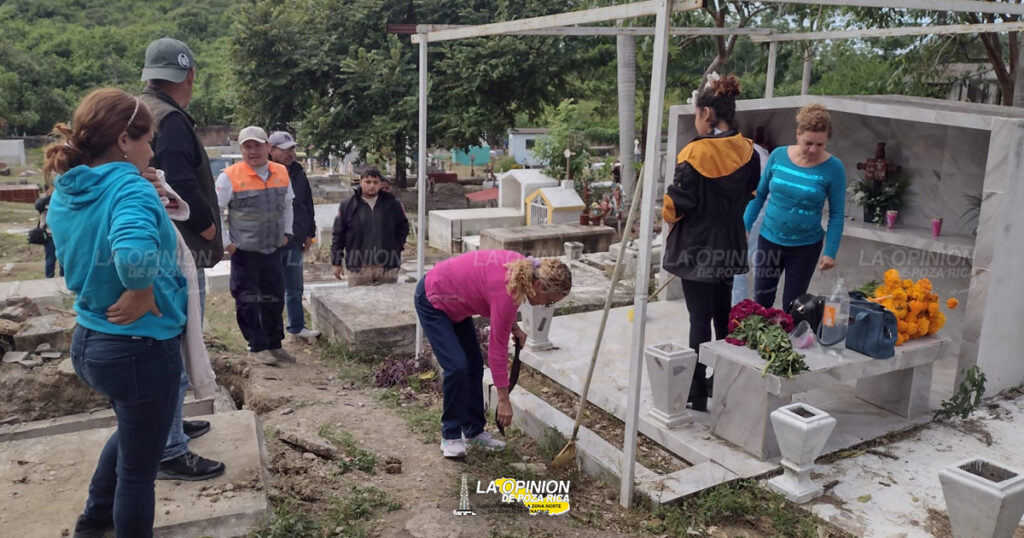 El panteón Santiago Apóstol se apreció vacío