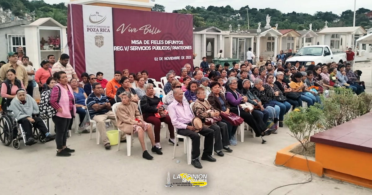 Gran afluencia de familias en panteones municipales de Poza Rica