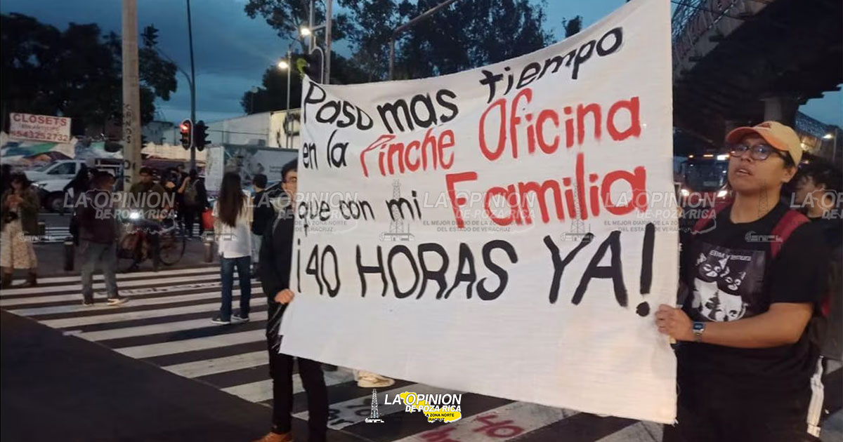 Jóvenes exigen se avale reducción de jornada laboral y bloquean Eduardo Molina; policías los encapsulan
