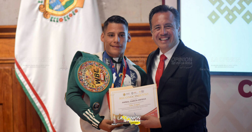 Por su perseverancia, esfuerzo y la disciplina reciben atletas el Premio Estatal al Deporte