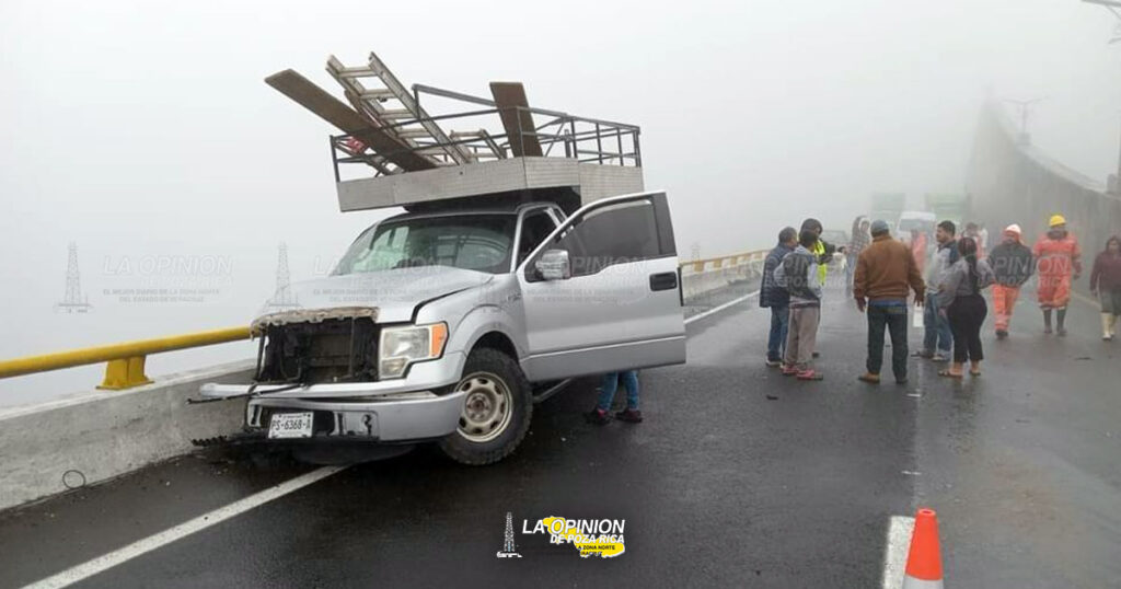 Persona prensada en carambola, sobre la autopista México Tuxpan