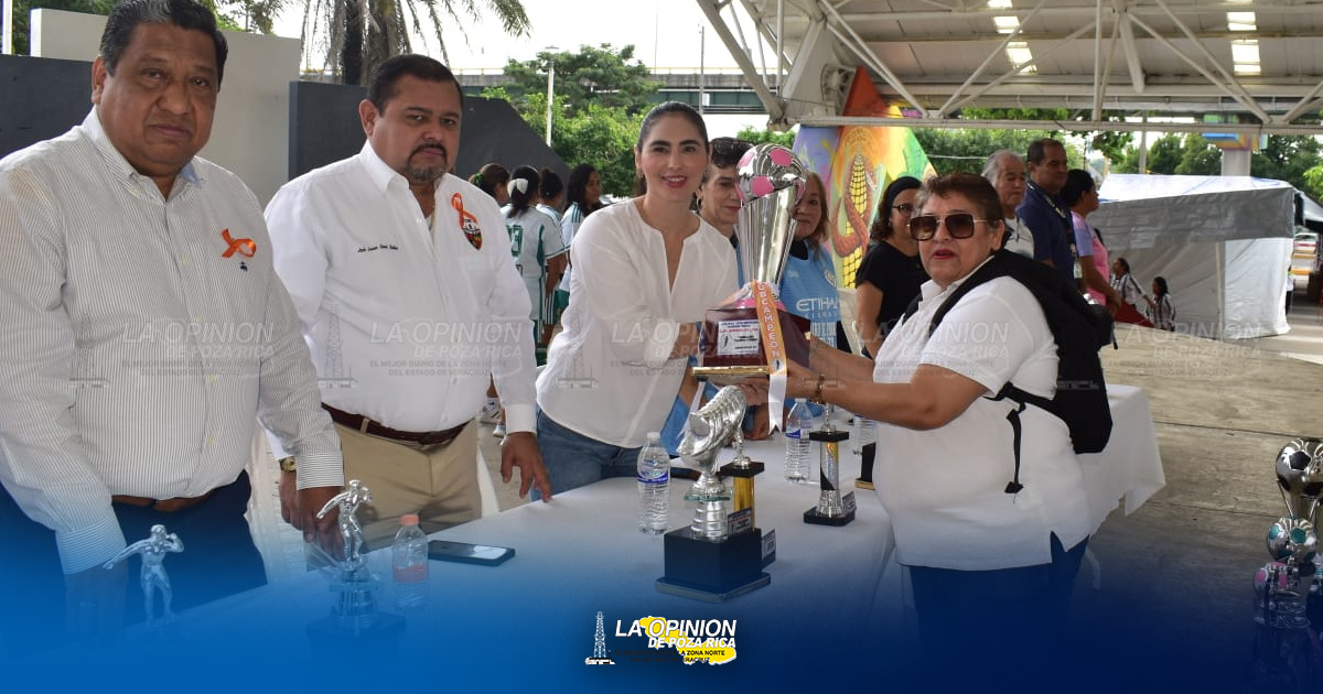 Inauguran torneo de la liga femenil