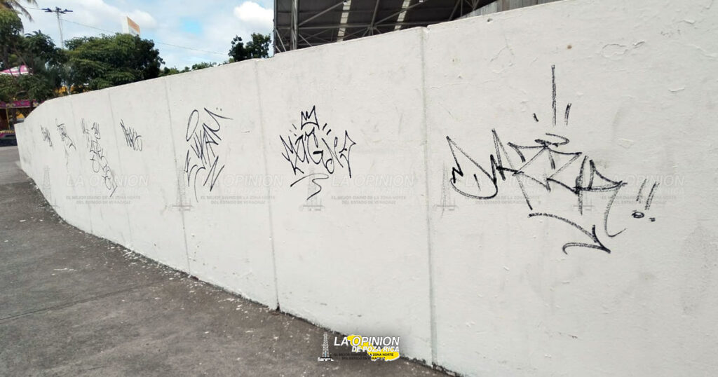 Vandalizan de nuevo la recién hermoseada plaza cívica