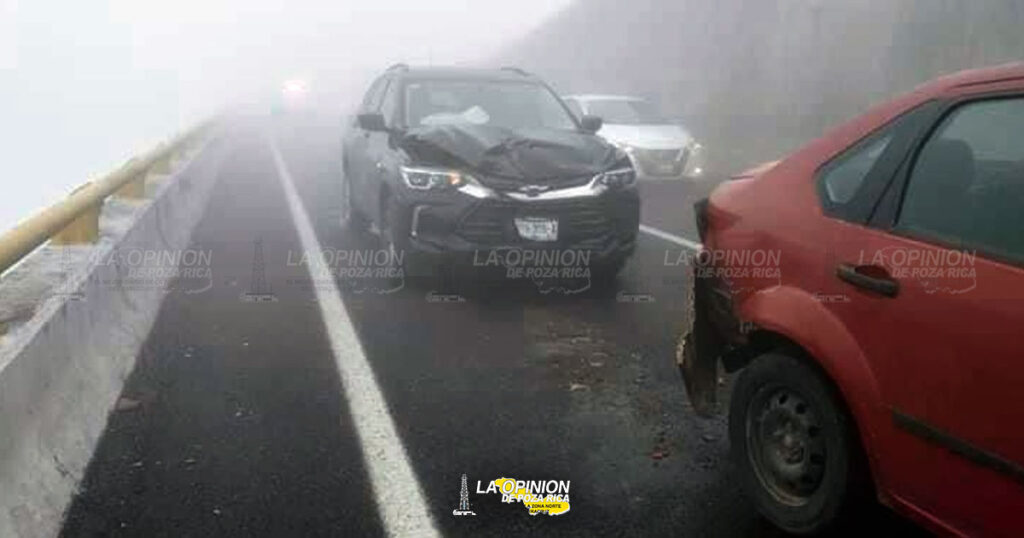 Carambola cierra autopista de manera parcial , deja cuantiosos daños materiales