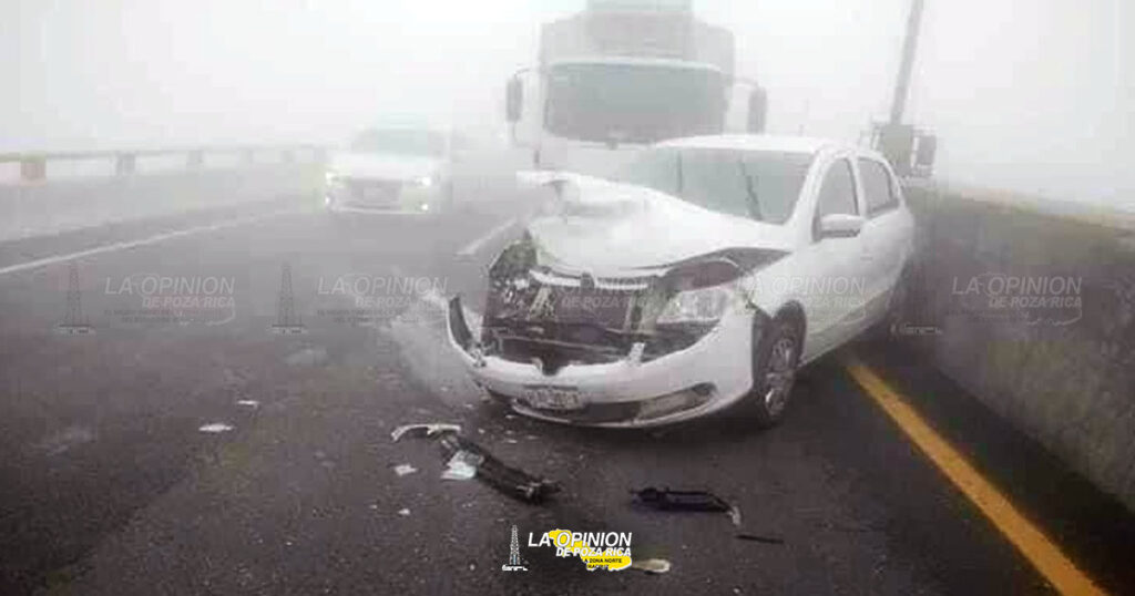 Carambola cierra autopista de manera parcial , deja cuantiosos daños materiales