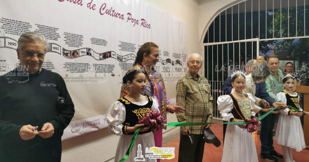 Develan Línea del Tiempo en la Casa de Cultura