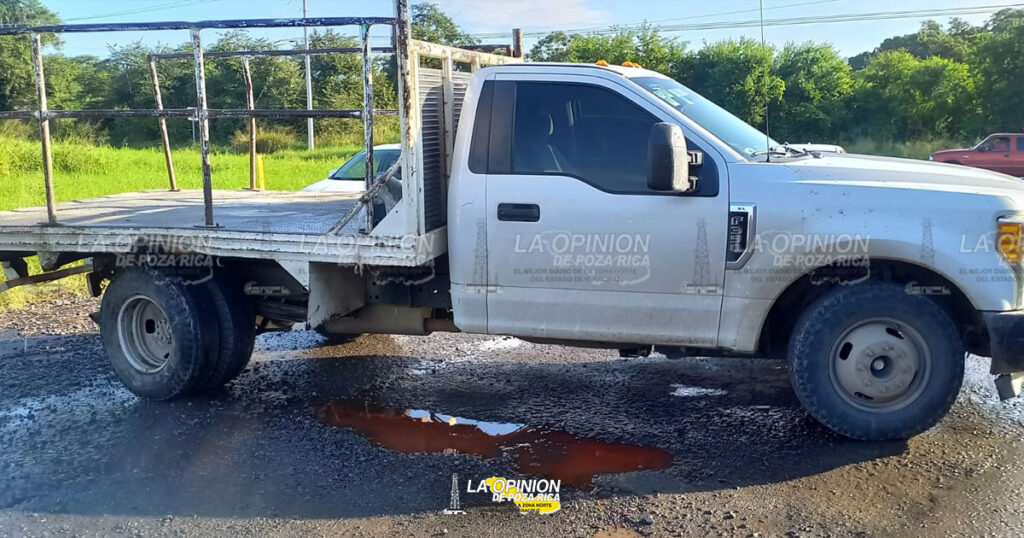 ¡Encontronazo entre camioneta y auto!