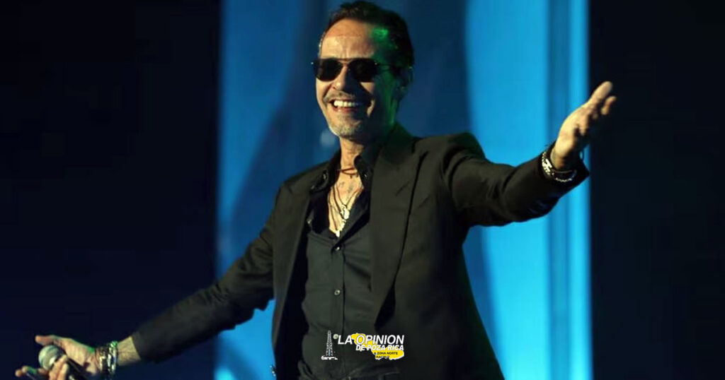 Marc Anthony pone a cantar y a bailar salsa a su público mexicano