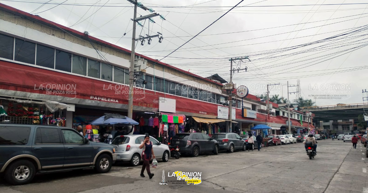 Plan piloto para taxis en una calle del mercado Poza Rica
