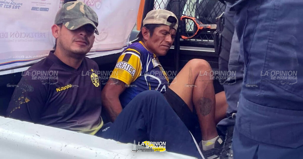 Dos detenidos y moto asegurada