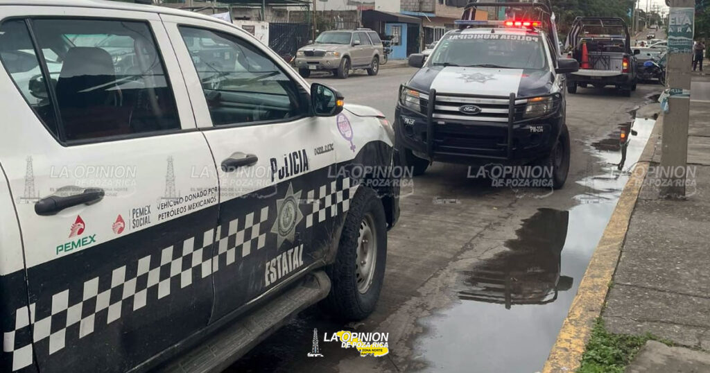 Dos detenidos y moto asegurada